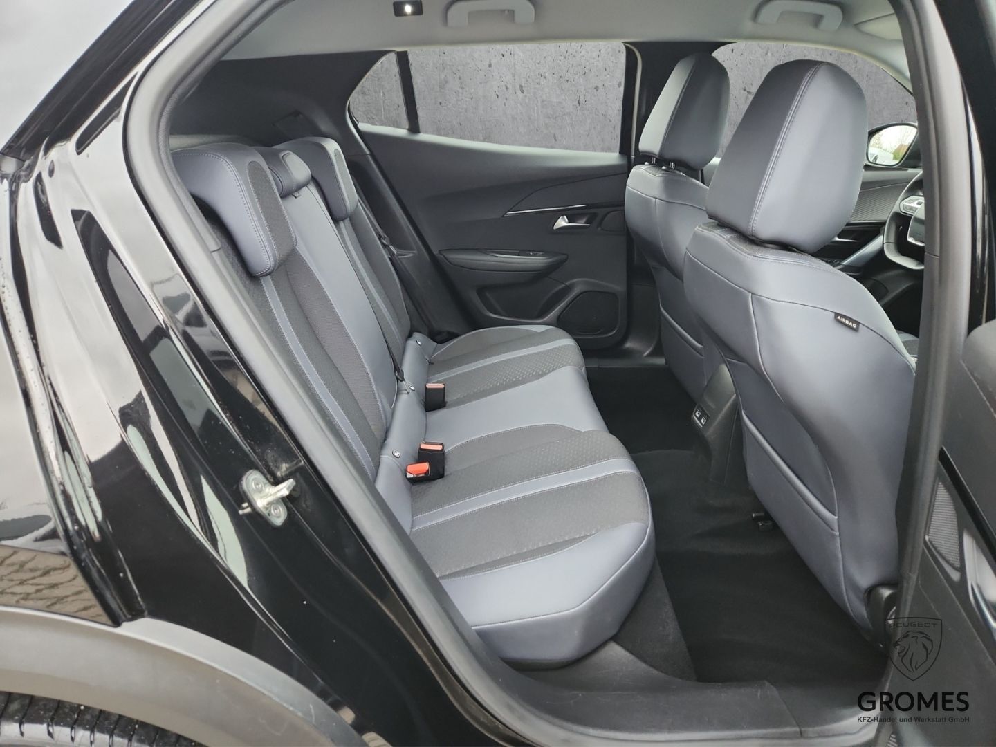 Peugeot 2008 e- Allure - Samsaru's Car Outlet