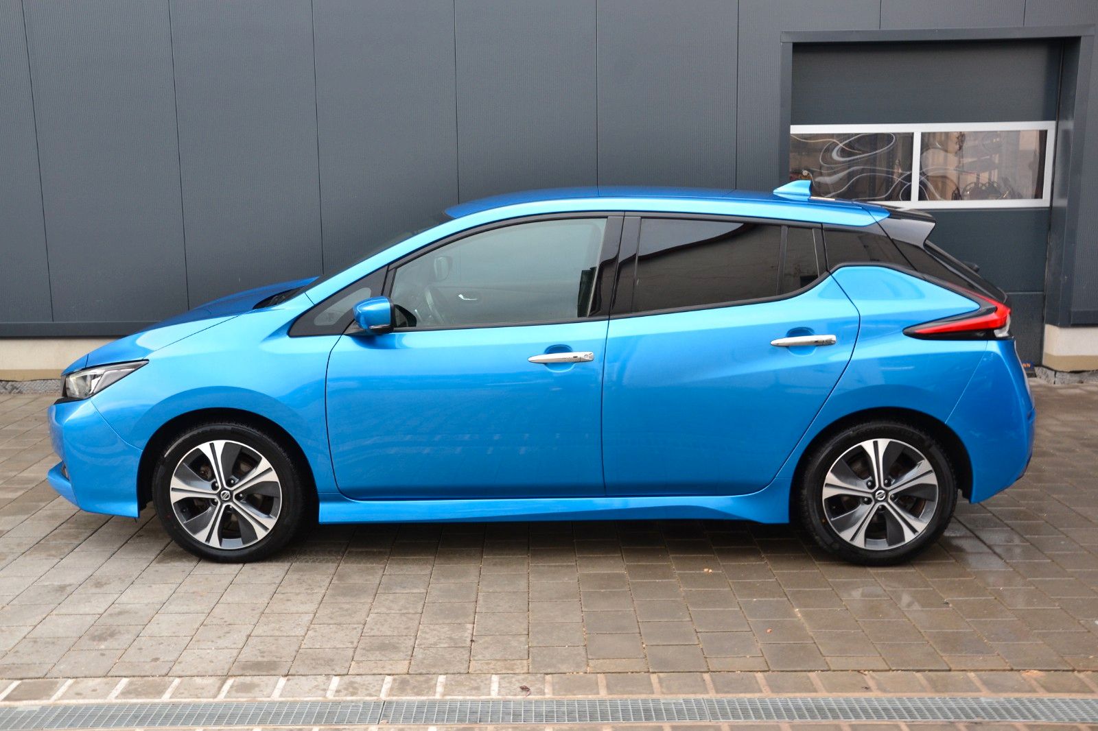 Nissan Leaf N-Connecta 40kW/h - Samsaru's Car Outlet