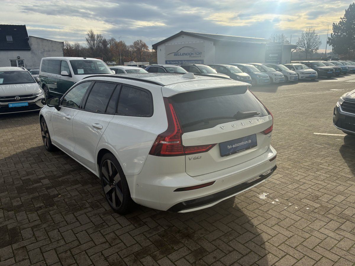 Volvo V60 T6 Ultra Dark AWD Plug-in Hybrid B&W AHK