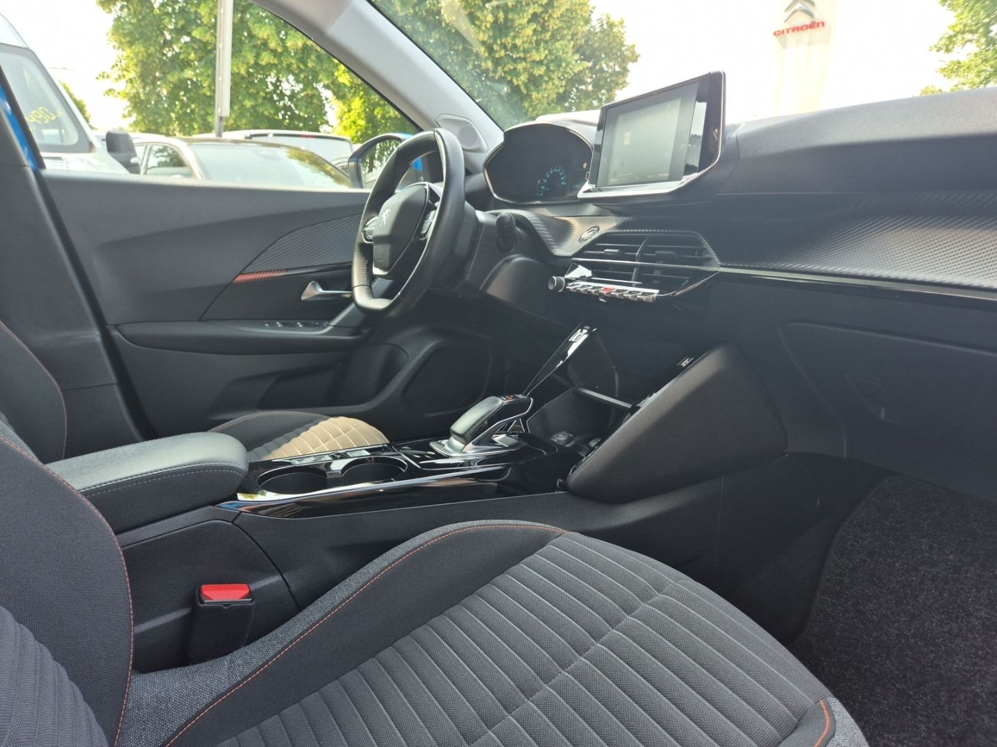 Peugeot 2008 Active Elektro - Samsaru's Car Outlet