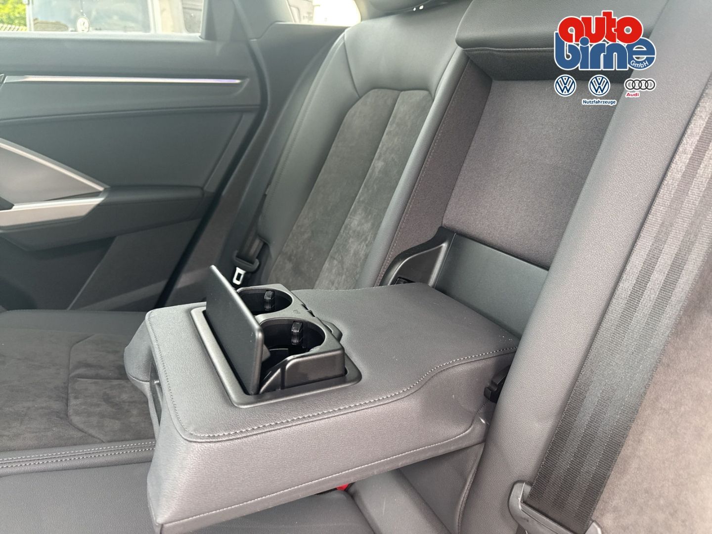 Audi Q3 40 TFSI quattro advanced - Samsaru's Car Outlet