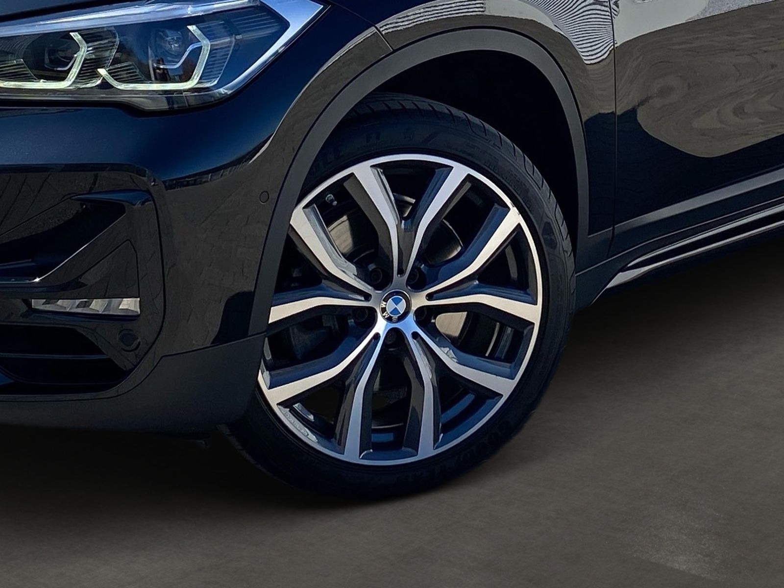 BMW X1 xDrive20i Sport Line - Samsaru's Car Outlet