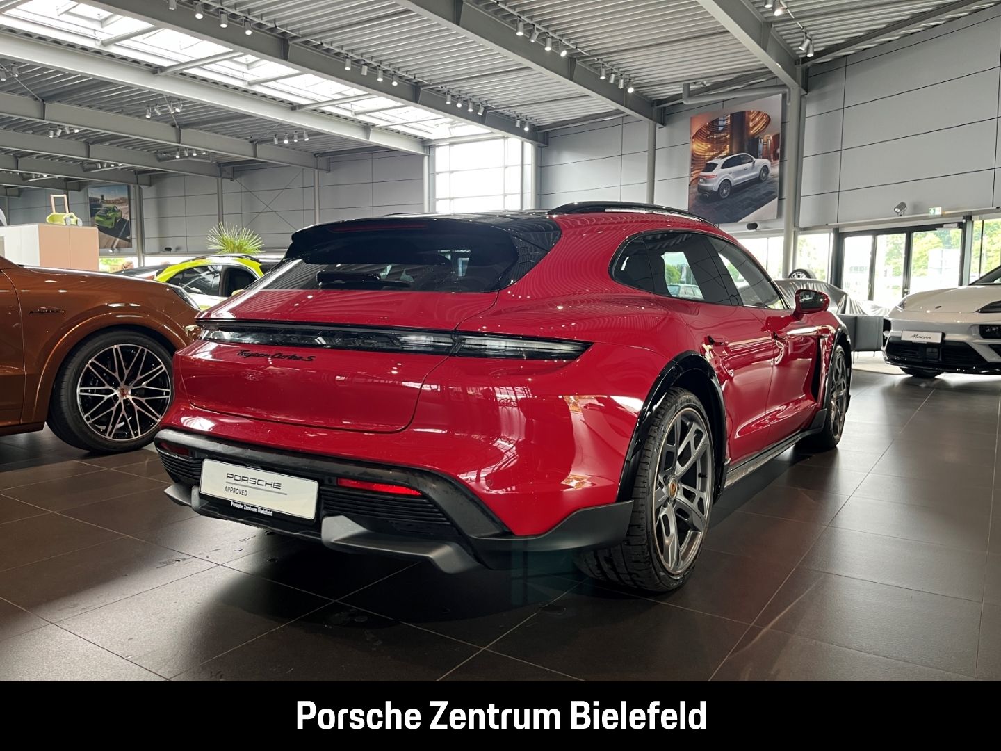 Porsche Taycan Turbo S Cross Turismo Karminrot BOSE LED