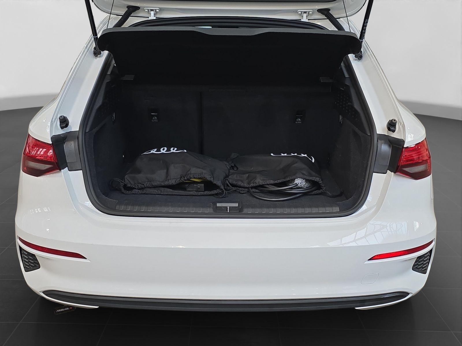 Audi A3 Sportback 40 TFSI e SITZHZG LM16 DAB