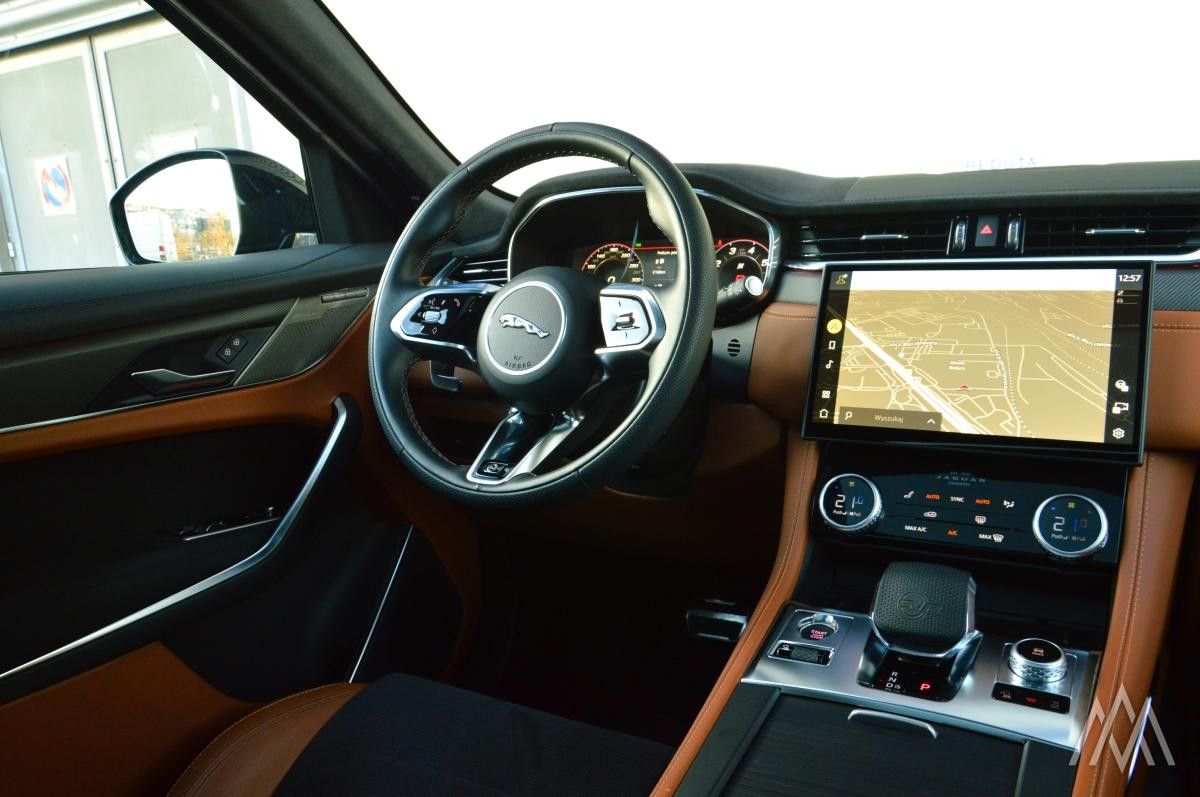 Jaguar F-Pace  SVR 575 PS  Panorama / Pixel LED