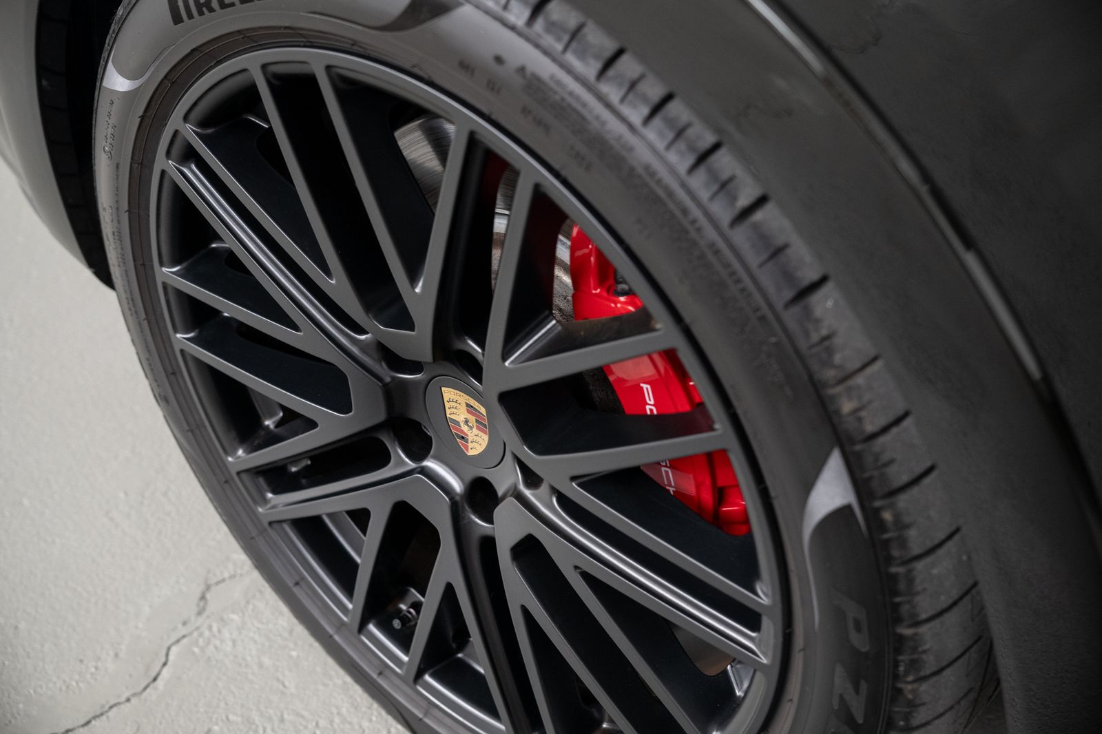 Porsche Cayenne S E-Hybrid I PTS Dunkeloliv I Burmester