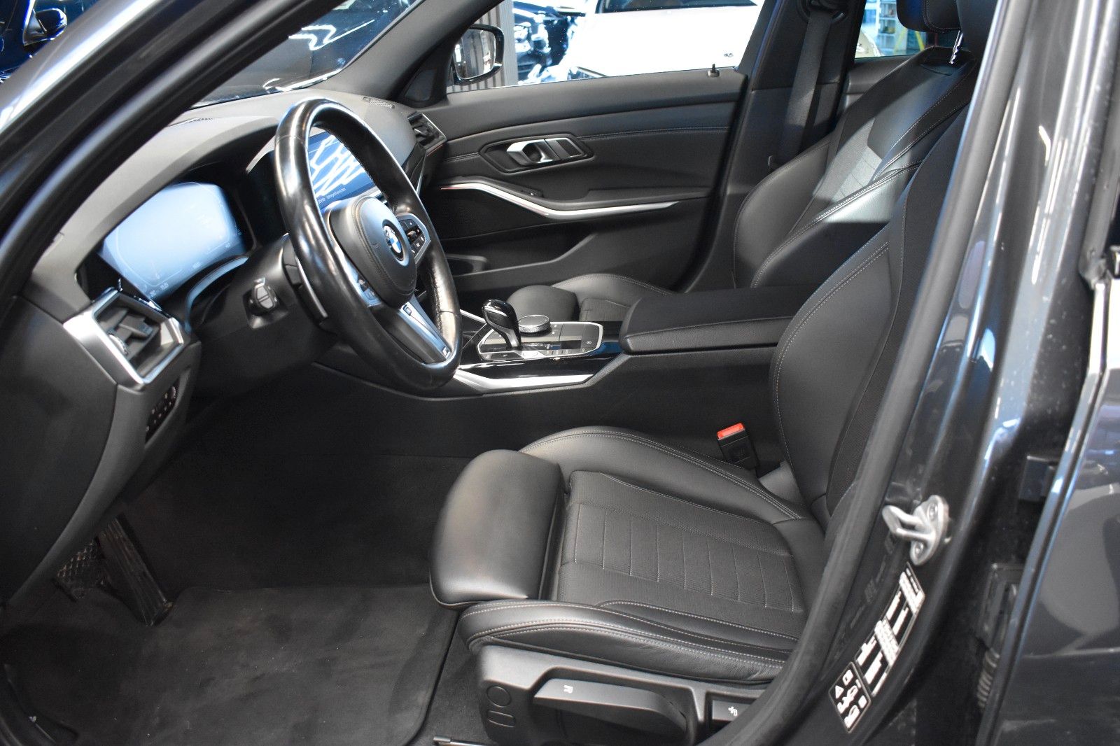 BMW 320 d xDrive SPORT LINE*M LENKRAD*AHK*LED*NAVI*