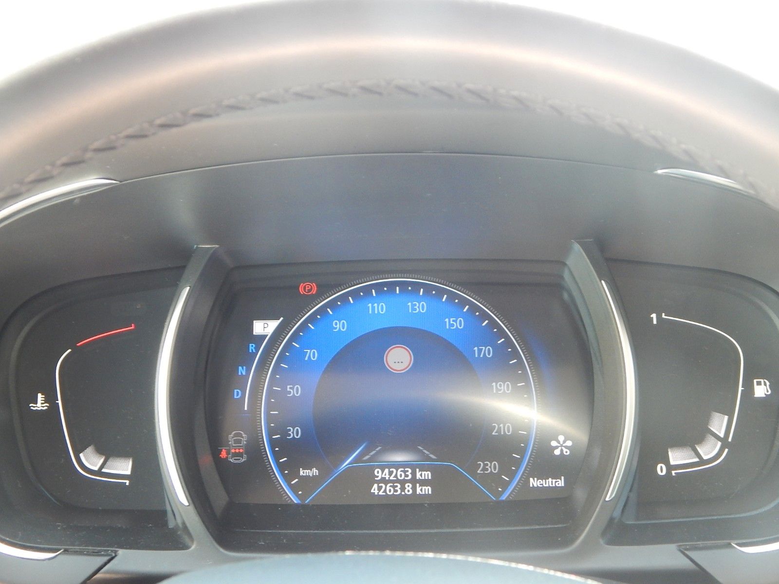 Renault Scenic TCe 140 Black Edition - Samsaru's Car Outlet