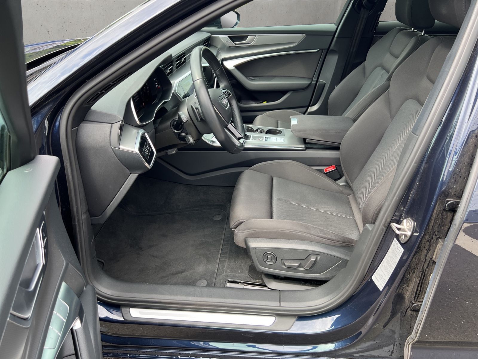 Audi A6 Avant 45 TFSI quattro S tronic - Samsaru's Car Outlet