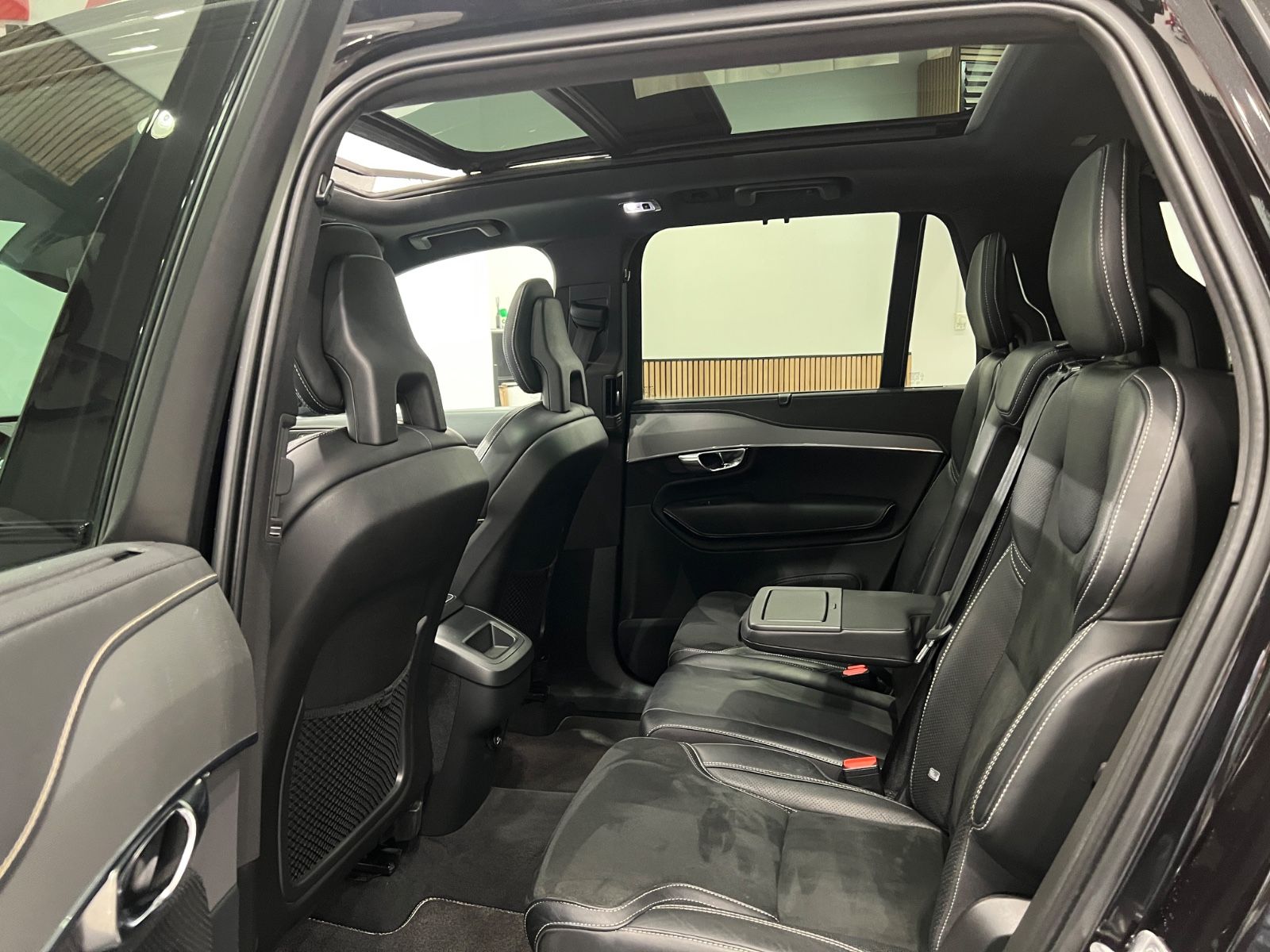 Volvo XC90 R Design AWD - Samsaru's Car Outlet