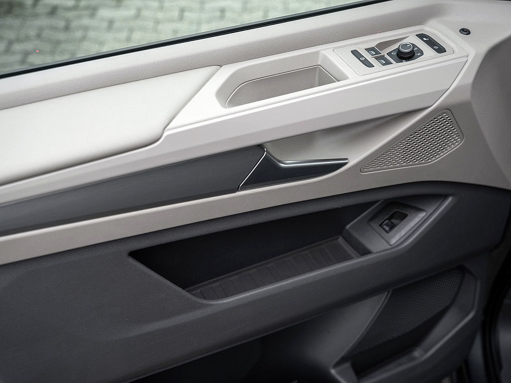 Volkswagen T7 Multivan 2.0 TSI Style AHK PANO KAM MATRIX