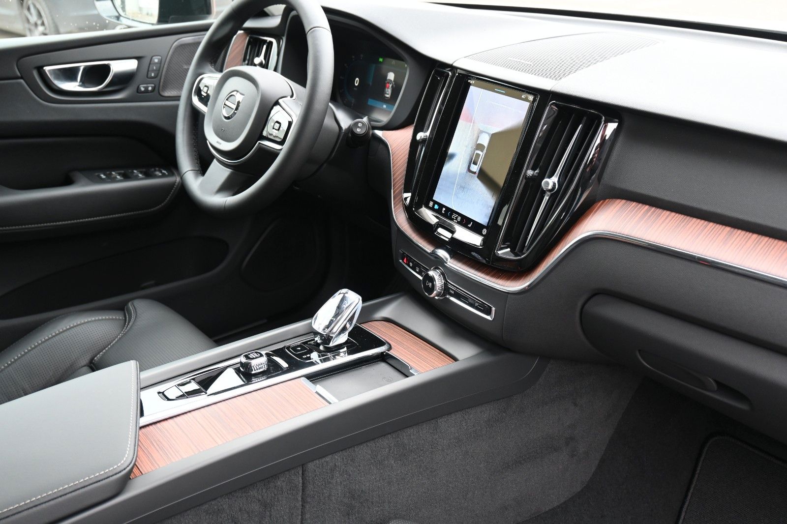 Volvo XC60 B4 D Autom. Plus Dark*STDHZG*360°*H&K*ACC