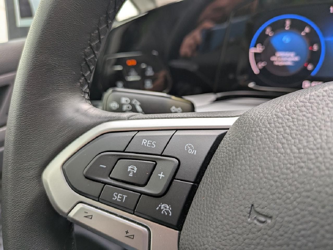 Volkswagen Golf VIII 2.0 TDI Active - Samsaru's Car Outlet