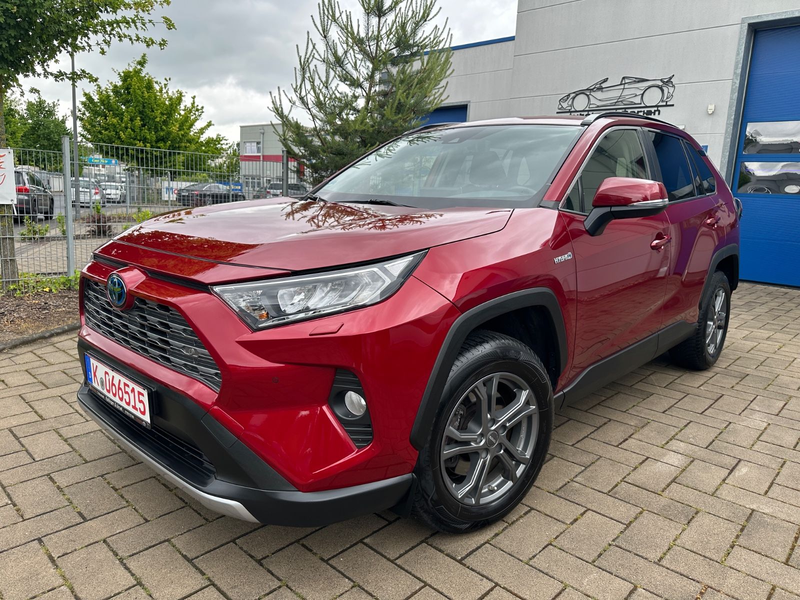 Toyota RAV 4 2.5 Hybrid 4x4 - Samsaru's Car Outlet
