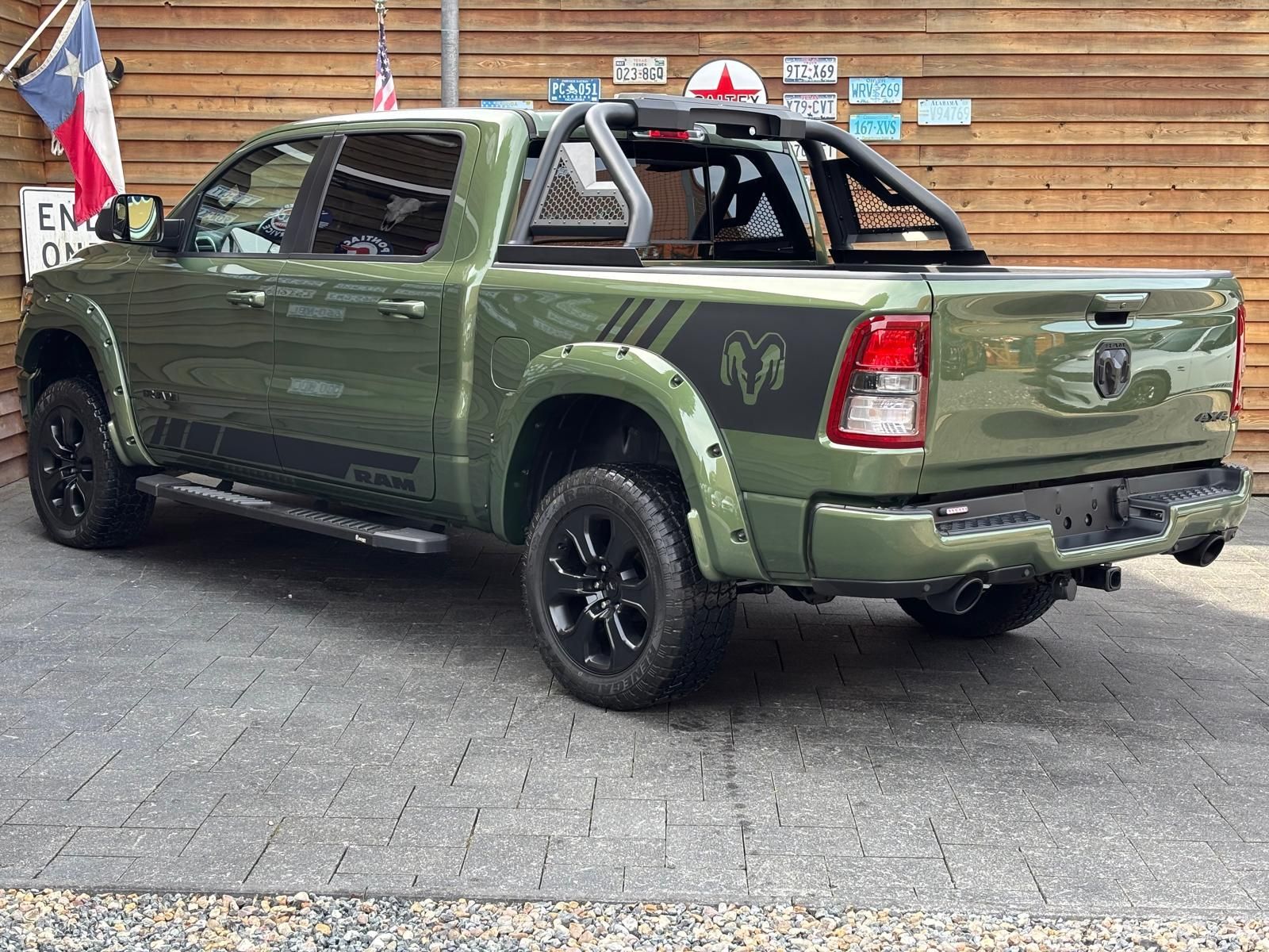 Dodge RAM 1500 5,7L BigHorn Crew Cab LED AHK 4x4