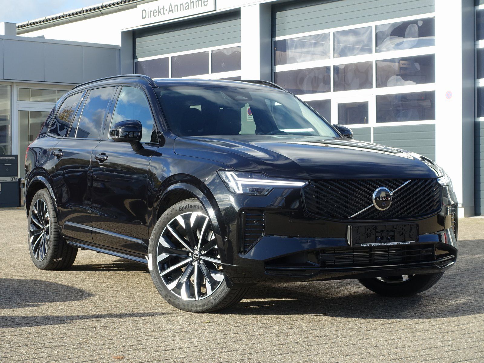 Volvo XC90 Plus Dark T8 AWD Plug-in Hybrid B&W/HUD