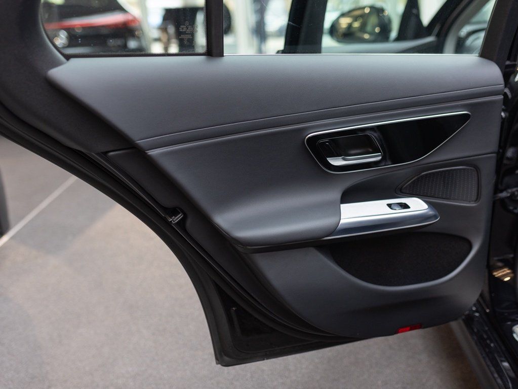Mercedes-Benz E 220 d Avantgarde Advanced - Samsaru's Car Outlet