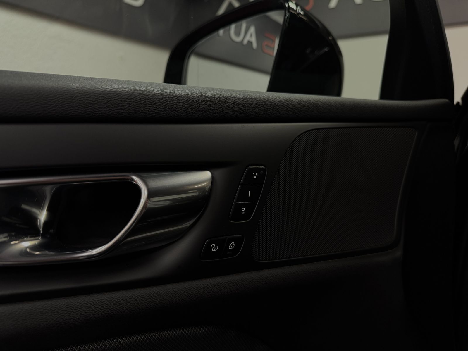 Volvo V60 R Design Recharge Plug-In Hybrid AWD