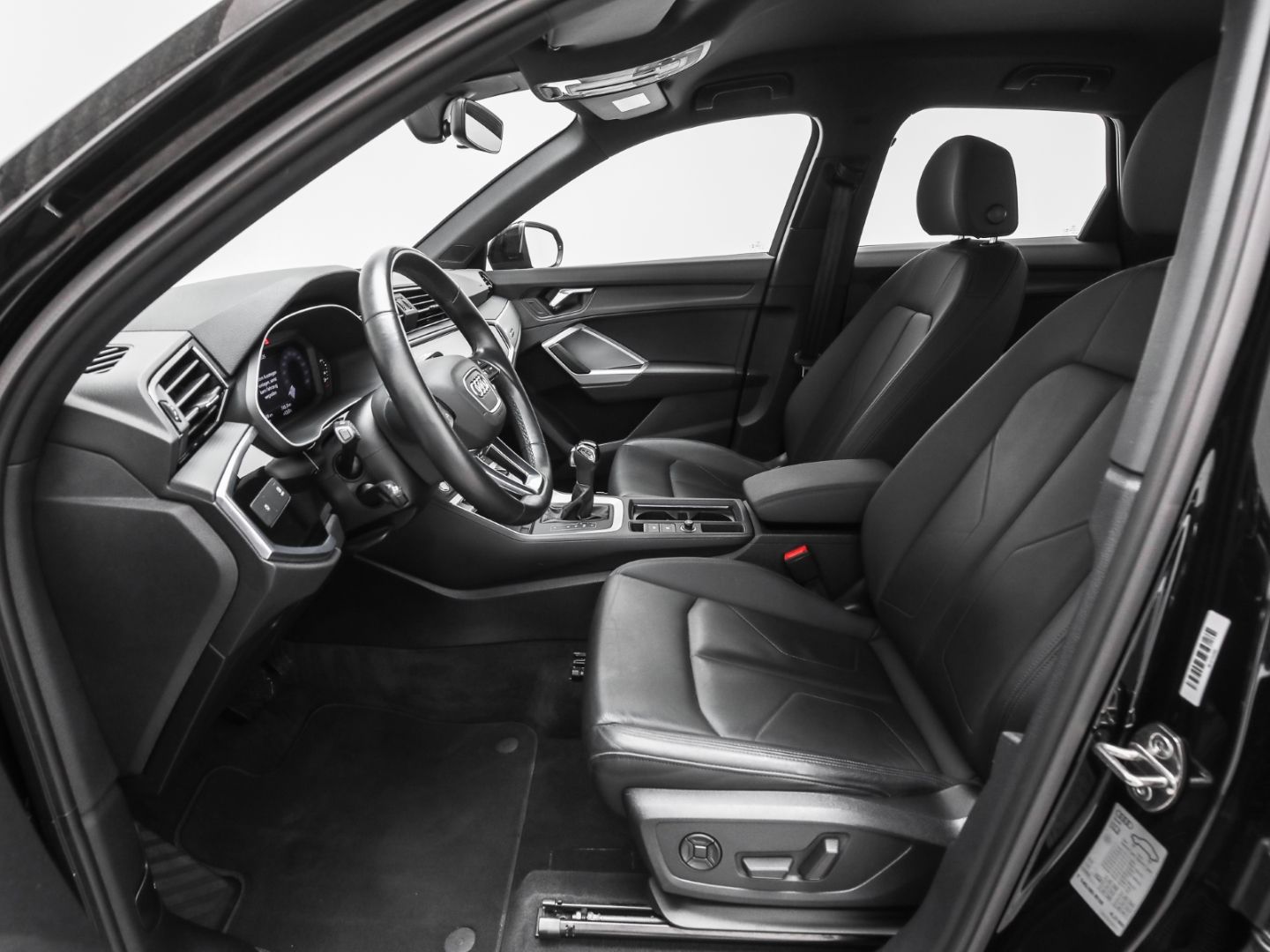 Audi Q3 45 TFSI quattro advanced - Samsaru's Car Outlet