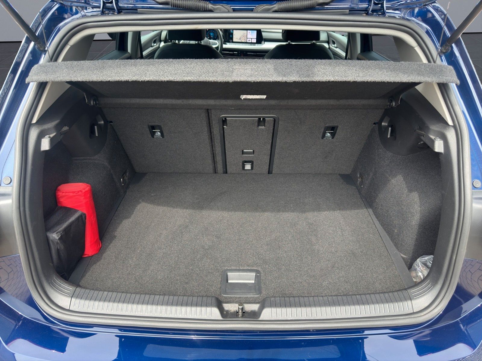 Volkswagen Golf VIII Life eTSI - Samsaru's Car Outlet