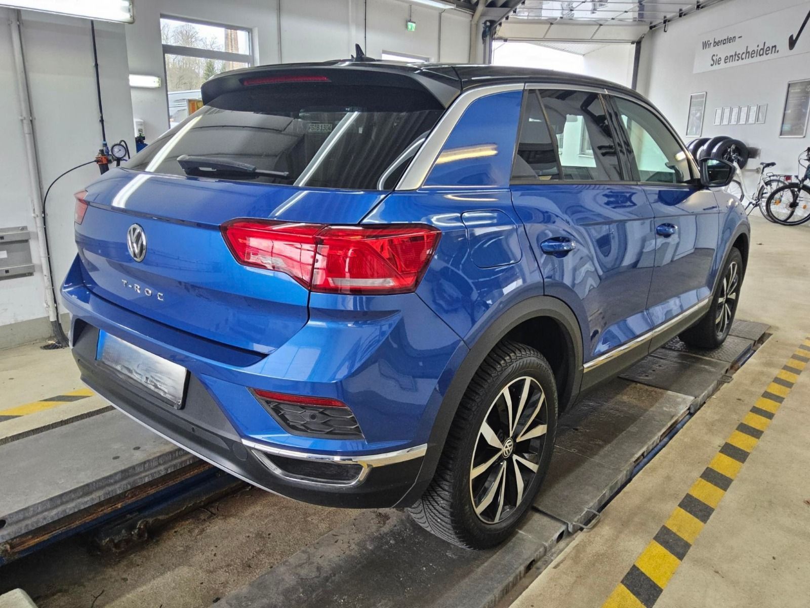 Volkswagen T-Roc 1.5 TSI ACT Style - Samsaru's Car Outlet