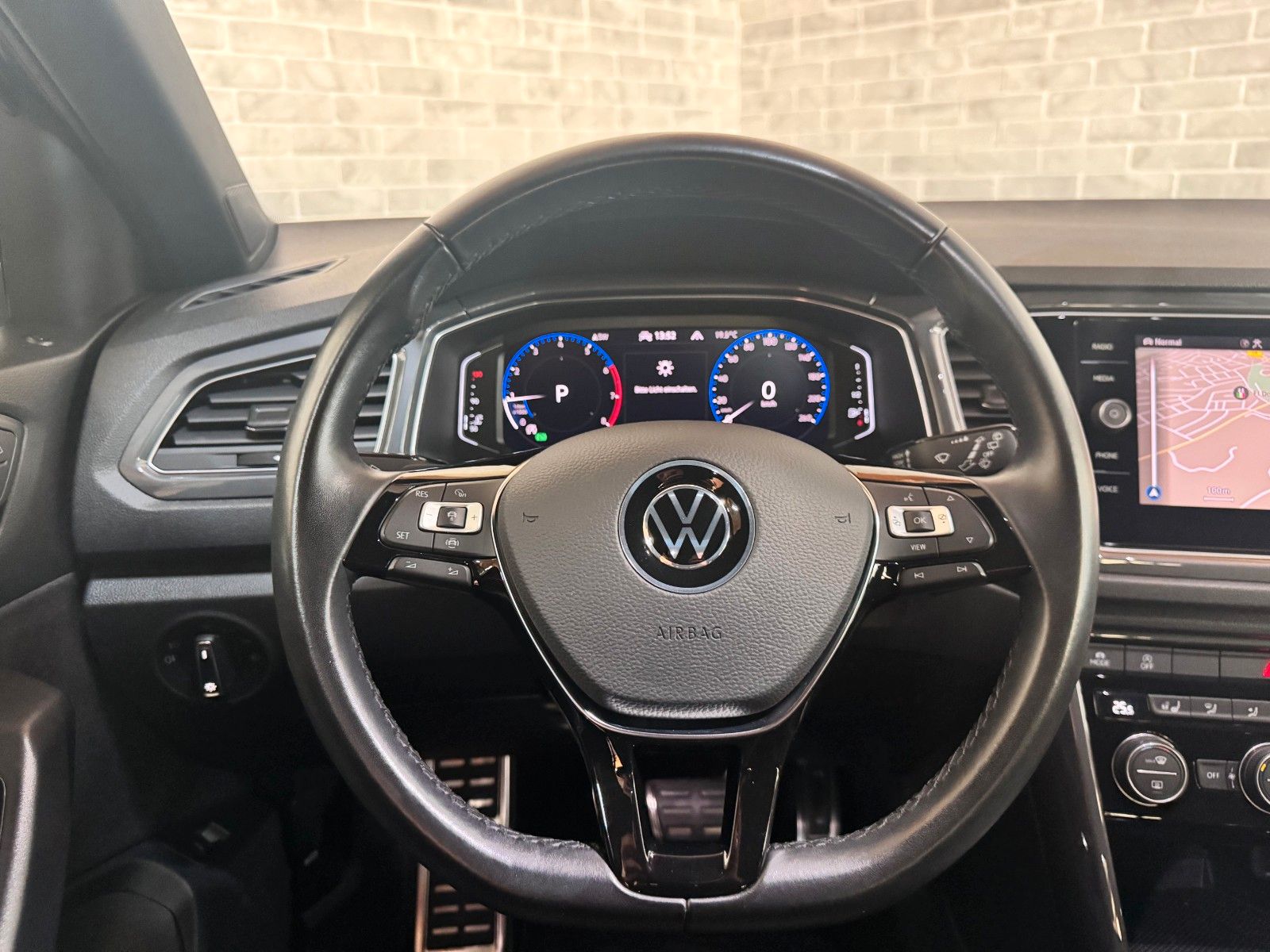 Volkswagen T-Roc Sport 1.5 TSI ACT - Samsaru's Car Outlet