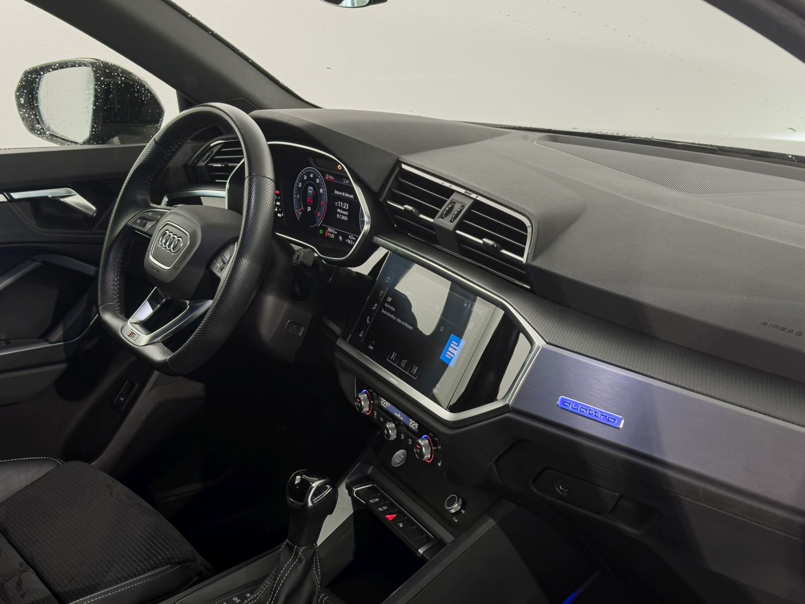 Audi Q3 40 TFSI QUATTRO S-Line - Samsaru's Car Outlet