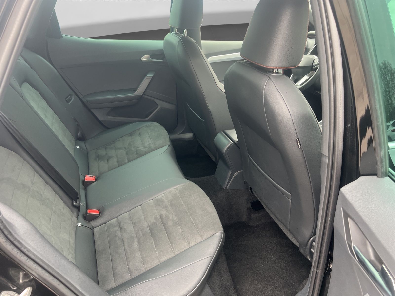 Seat Arona 1.5 TSI DSG FR NAVI AHK GJR ACC SITZH