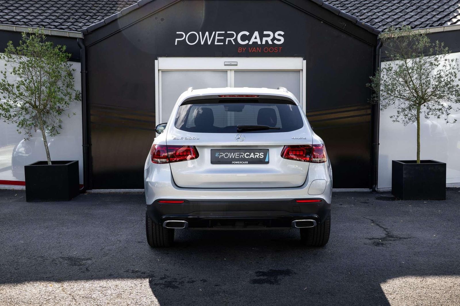 Mercedes-Benz GLC 300 e AMG Line - Samsaru's Car Outlet