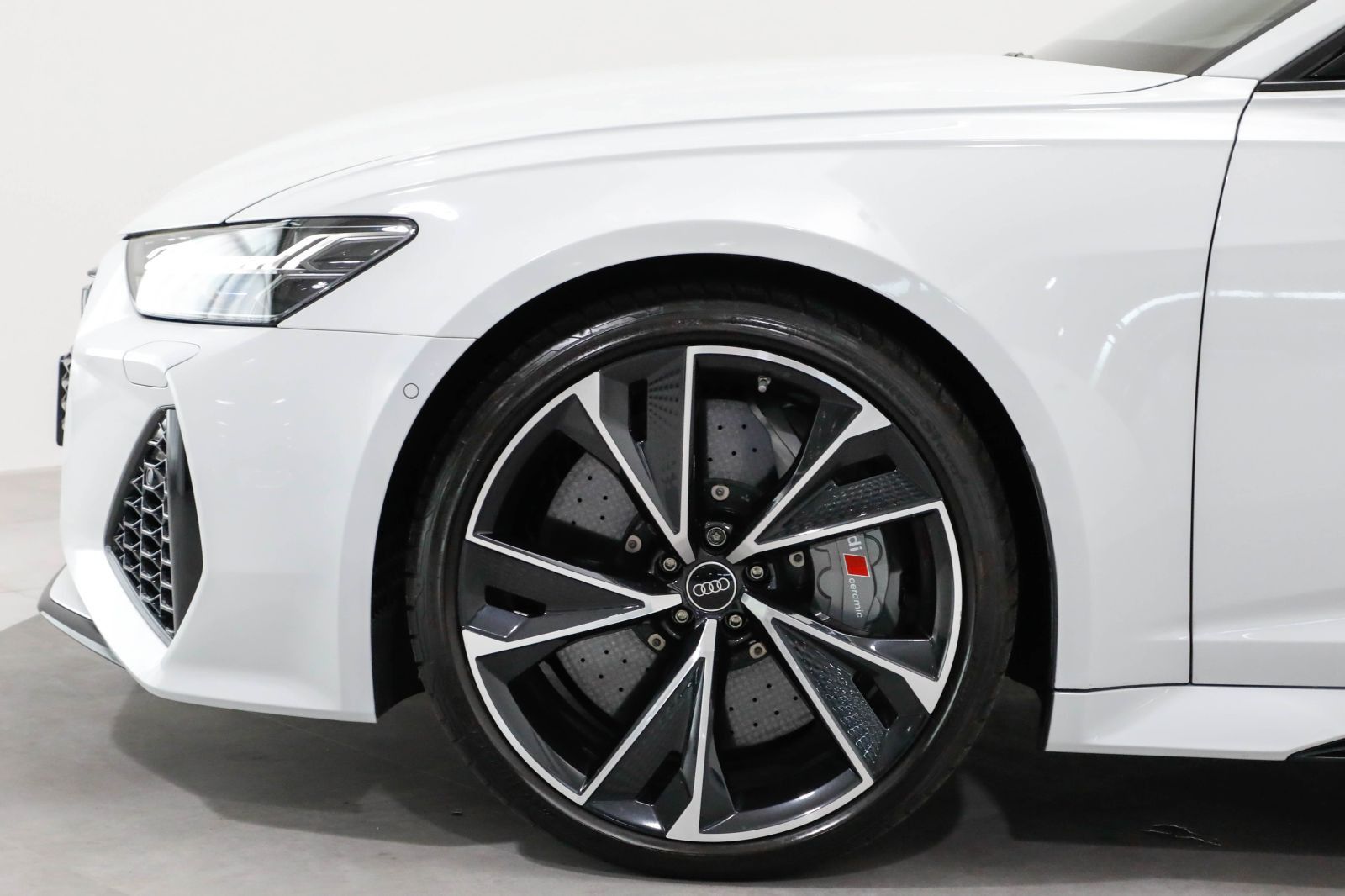 Audi RS 6 Avant AHK Matrix HUD Keramik Pano 305km/h