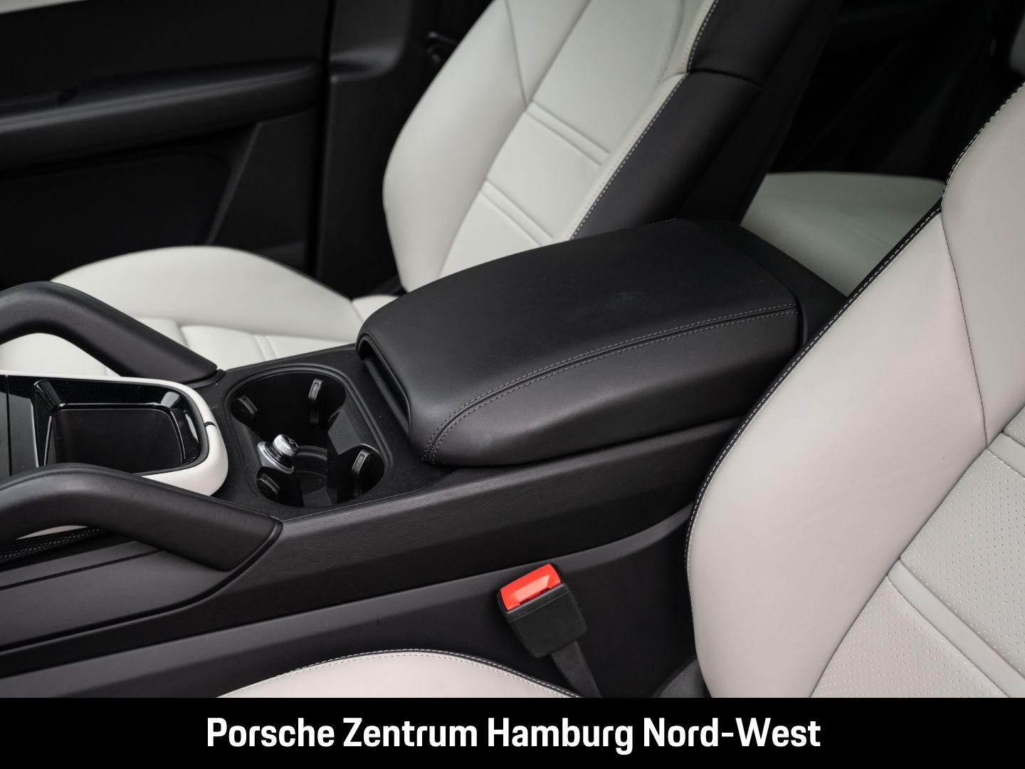 Porsche Cayenne E-Hybrid Panoramadach PASM BOSE InnoDr.