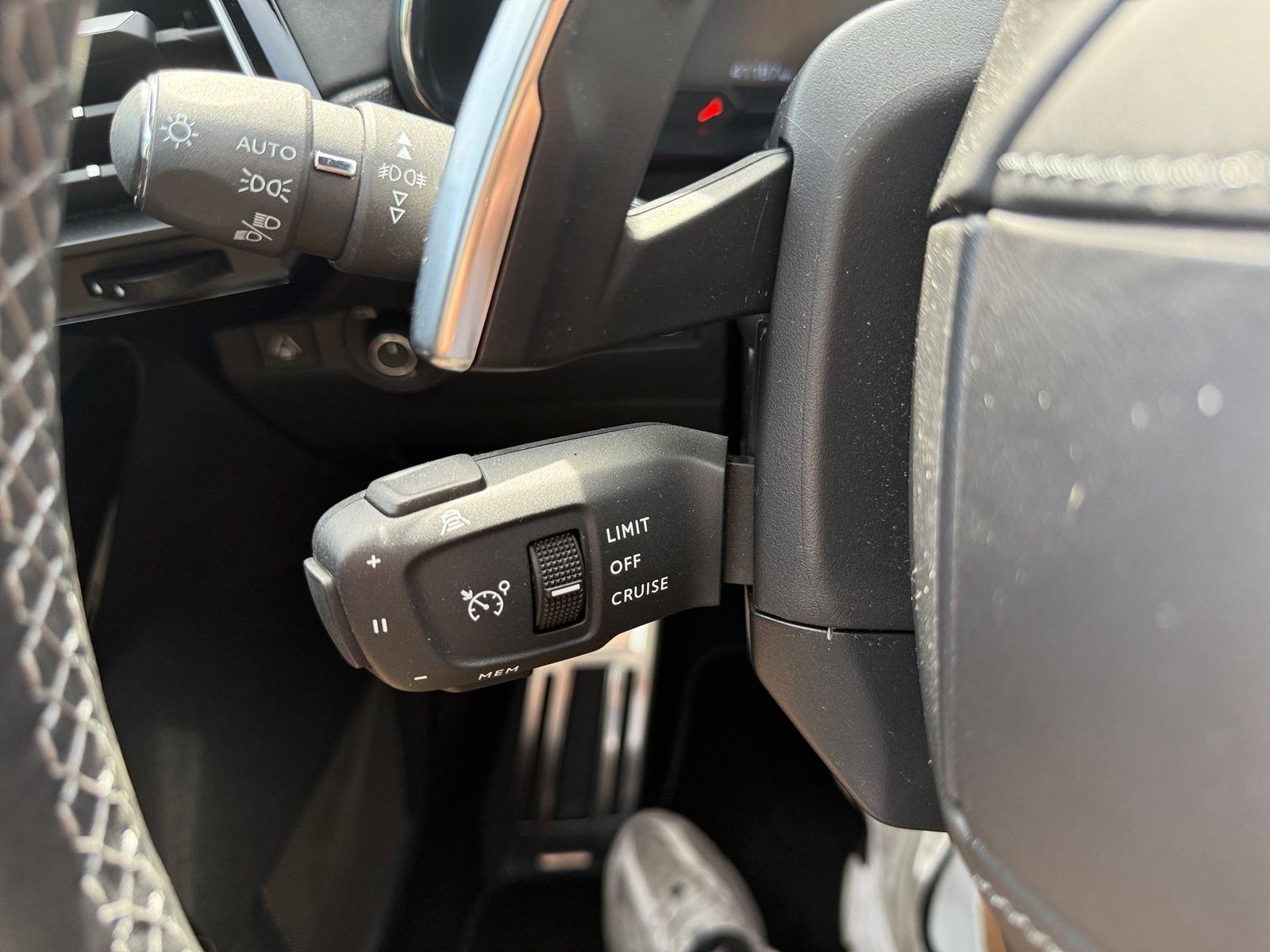 DS Automobiles DS7 CB E- TENSE 4X4 BECHIC,LEASING MÖGLICH,LEDER