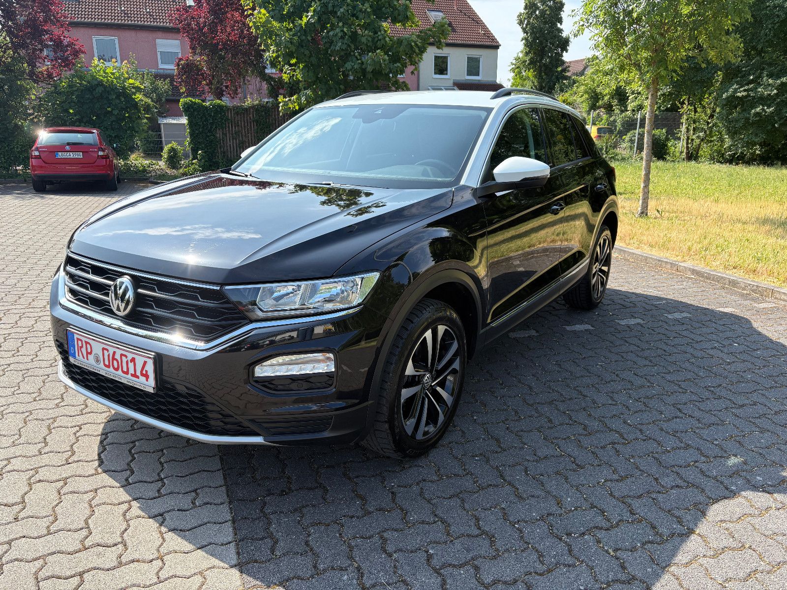 Volkswagen T-Roc - Samsaru's Car Outlet