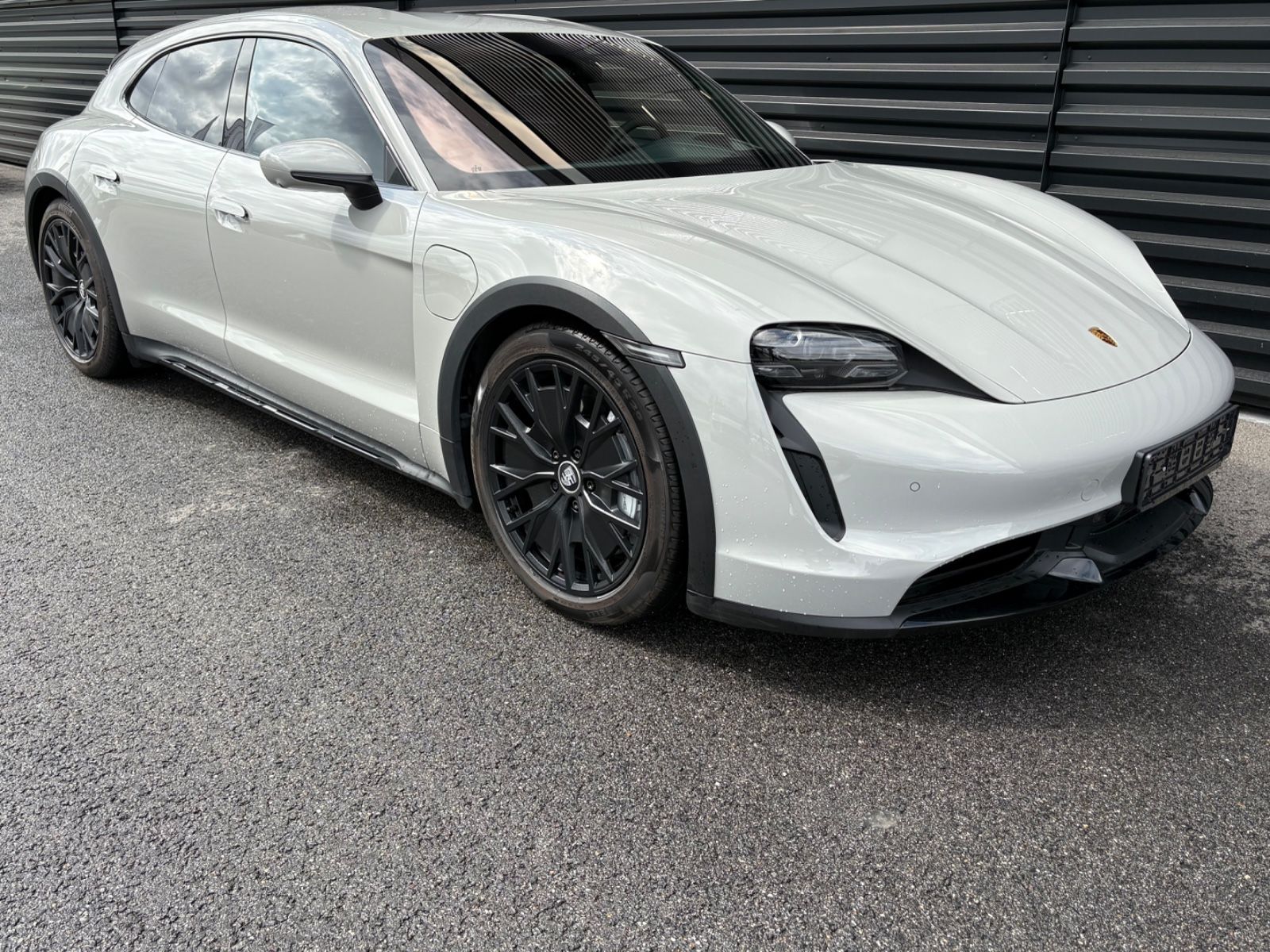 Porsche Taycan  Turbo  -Cross Turismo-1.HAND