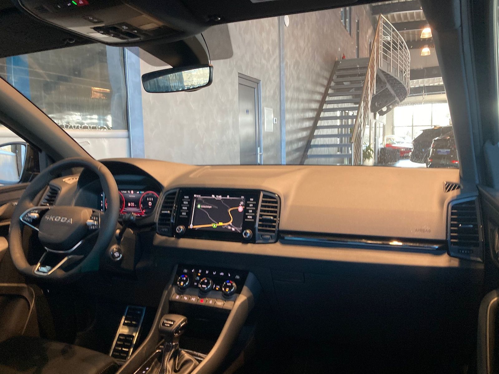 Skoda Karoq Sportline 4x4 TDI DSG AHK PANO 5JG Kam360