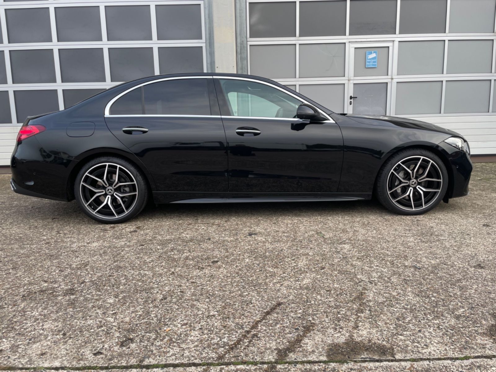 Mercedes-Benz C 220d AMG - Samsaru's Car Outlet