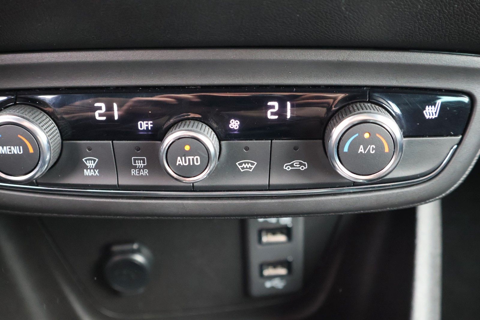 Opel Crossland 1.5 Diesel Ultimate - Samsaru's Car Outlet