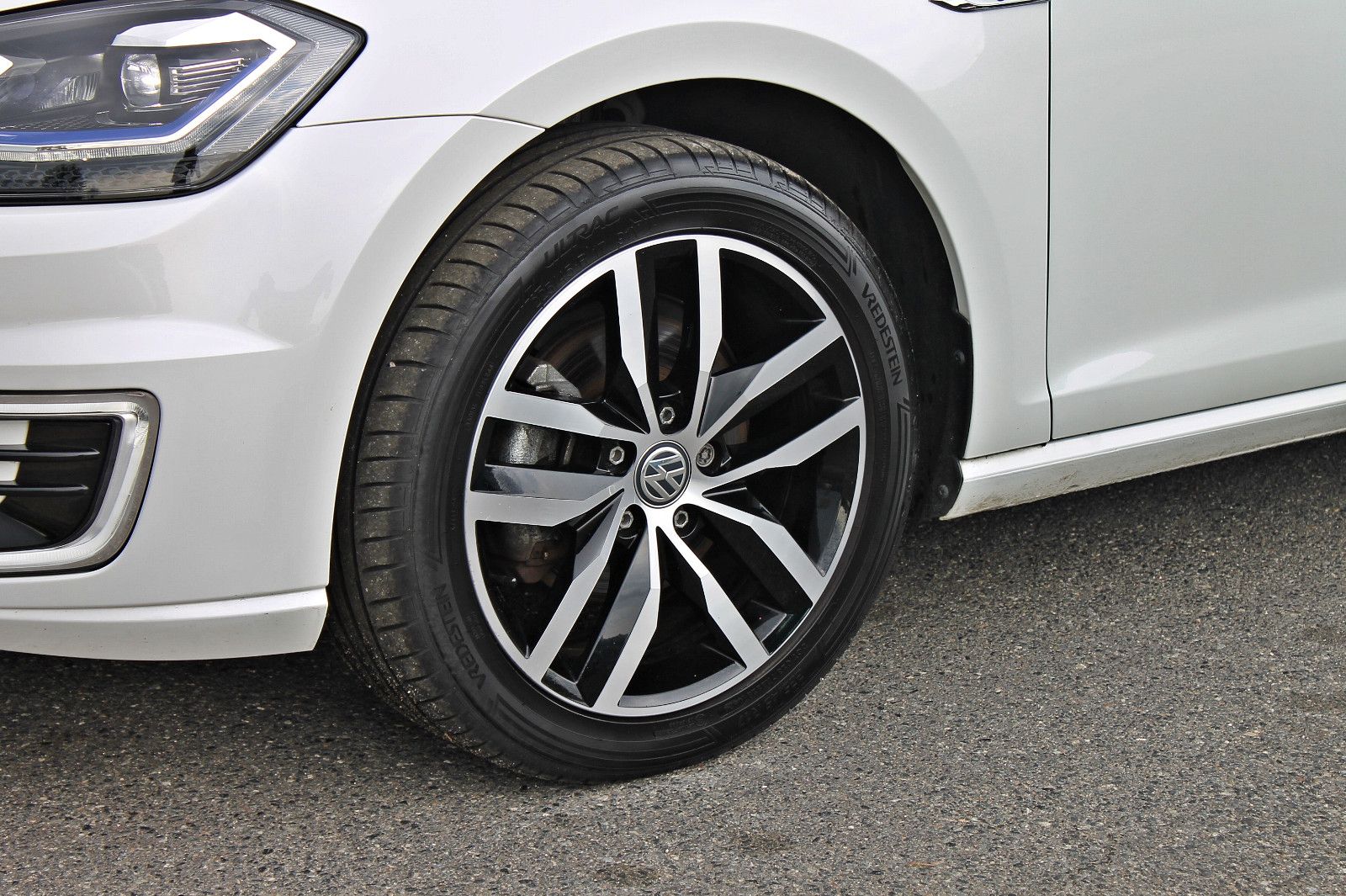 Volkswagen e-Golf 100KW - Samsaru's Car Outlet