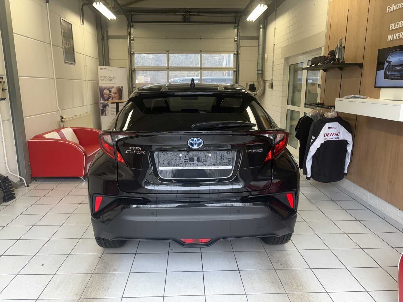 Toyota C-HR Hybrid - Samsaru's Car Outlet