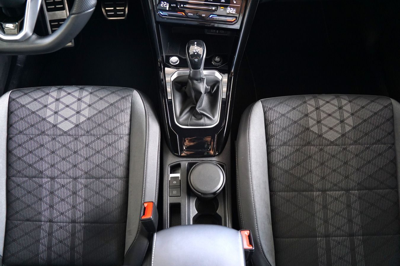 Volkswagen T-Roc R-Line 1.5 TSI DSG - Samsaru's Car Outlet