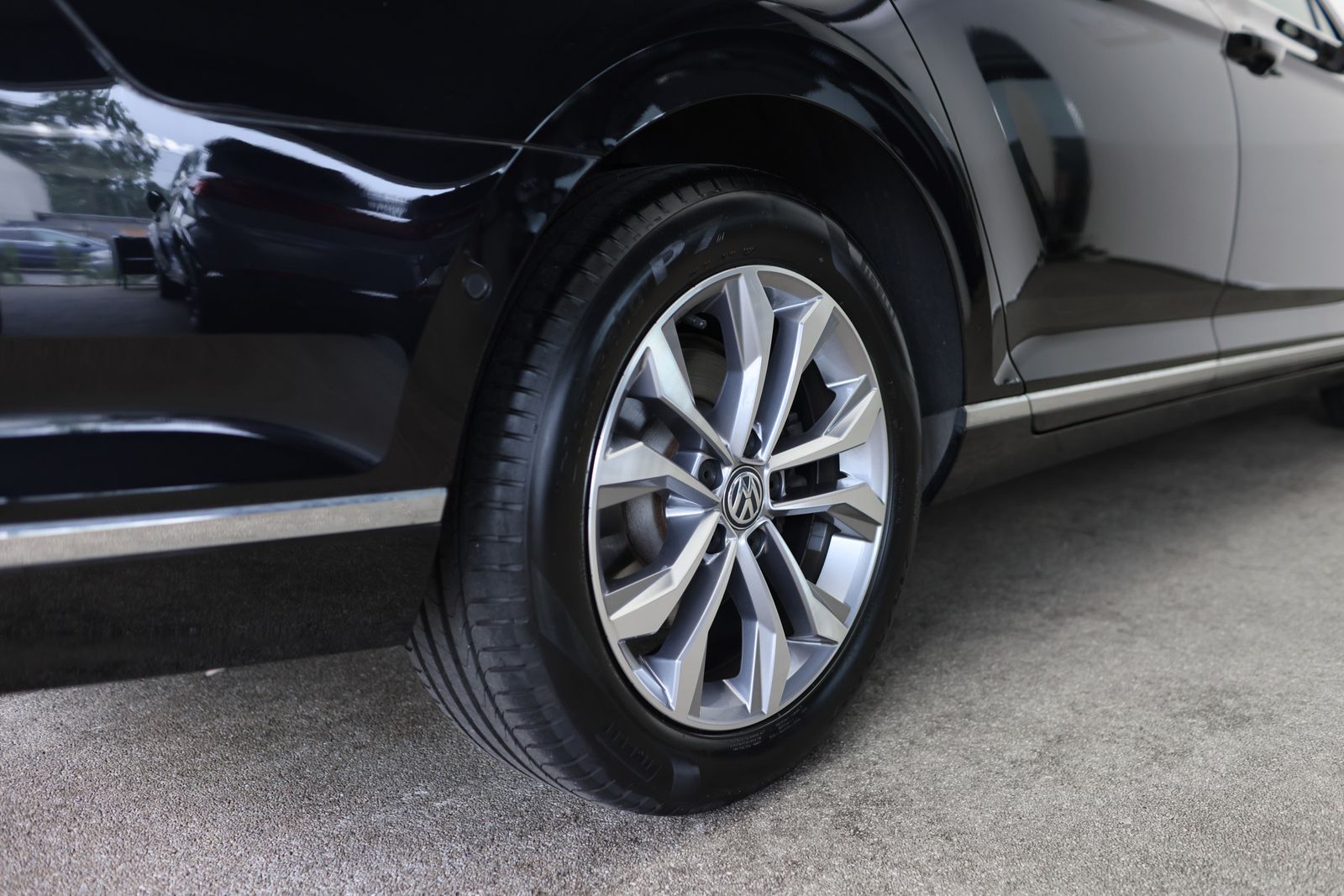 Volkswagen Passat LIMOUSINE 1.5 TSI ELEGANCE - Samsaru's Car Outlet