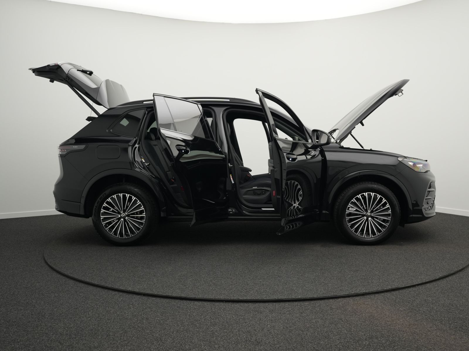 Volkswagen Tiguan R-Line 1.5TSI eHybrid IQ.LIGHT*HARMAN*20"