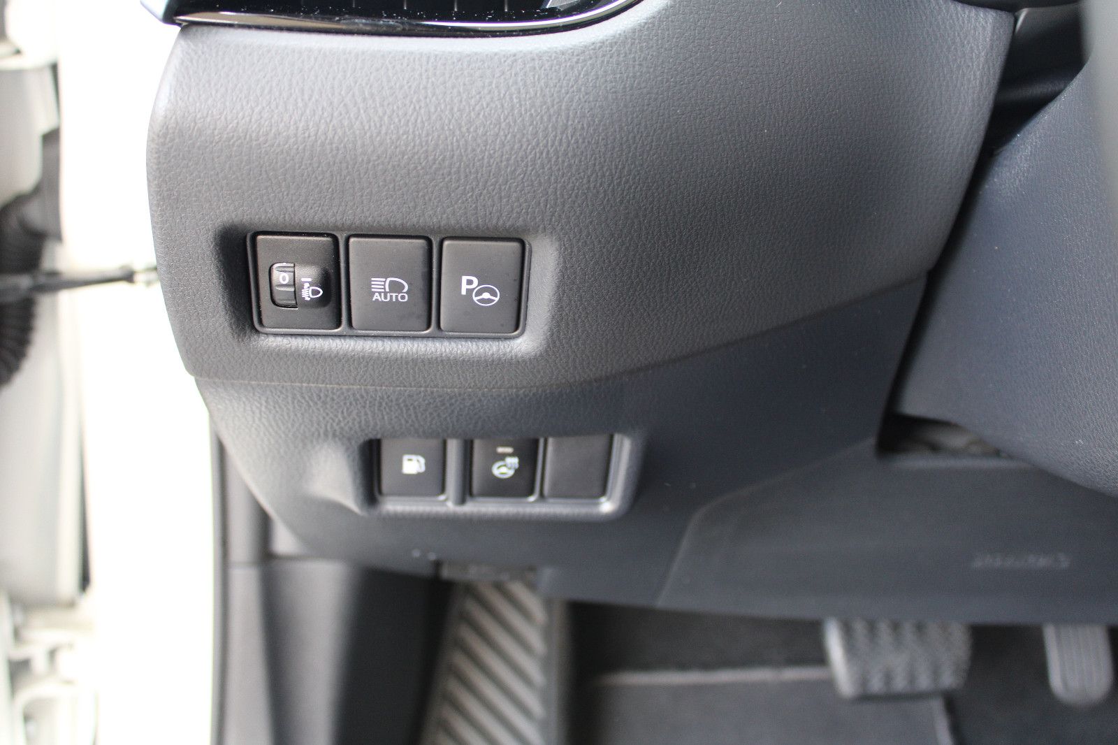 Toyota C-HR 2.0 Hybrid - Samsaru's Car Outlet