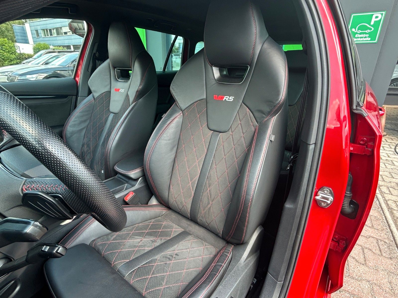 Skoda OCTAVIA Combi RS Plus - Samsaru's Car Outlet
