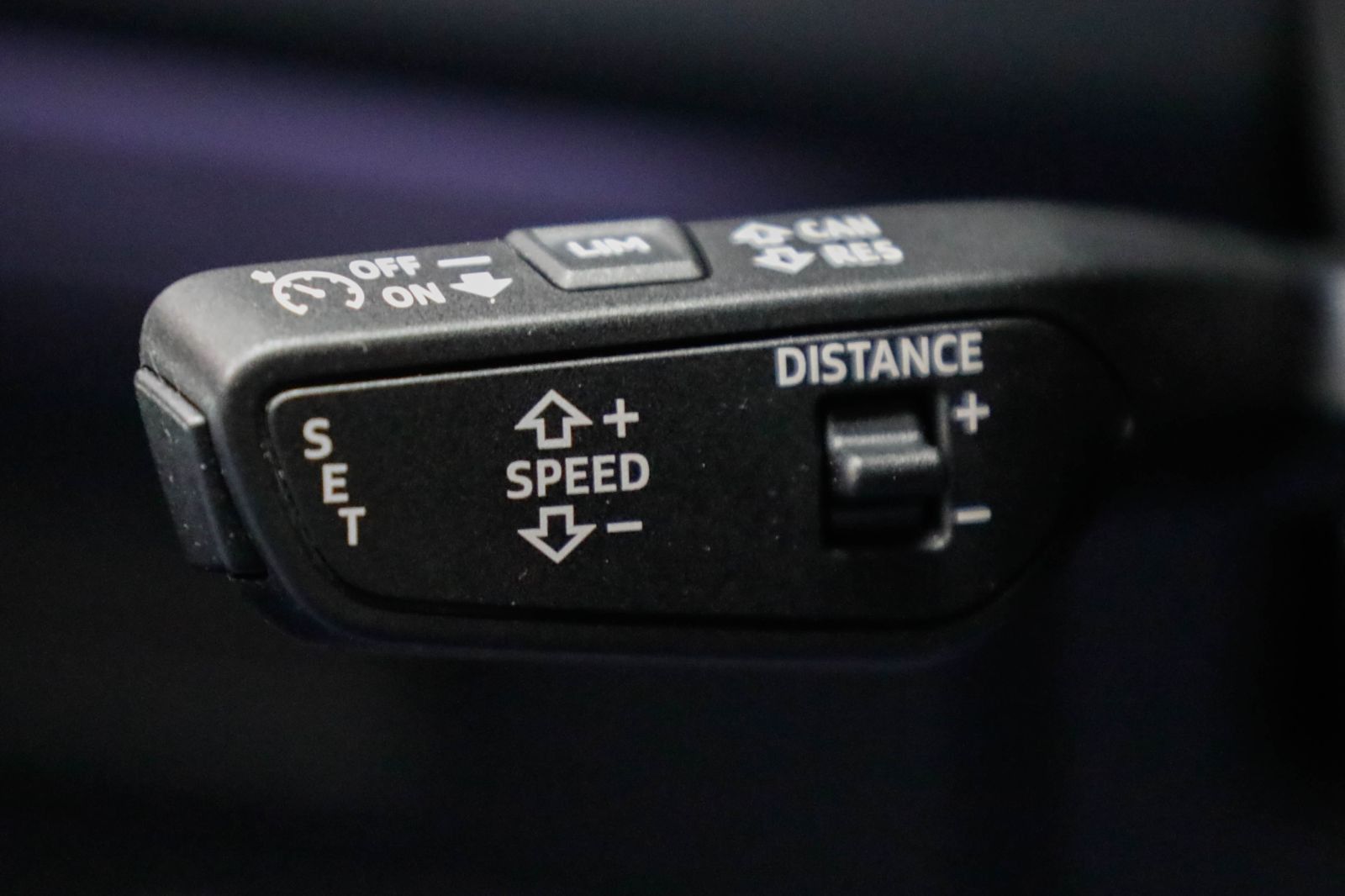 Audi RS 6 Avant AHK Matrix HUD Keramik Pano 305km/h