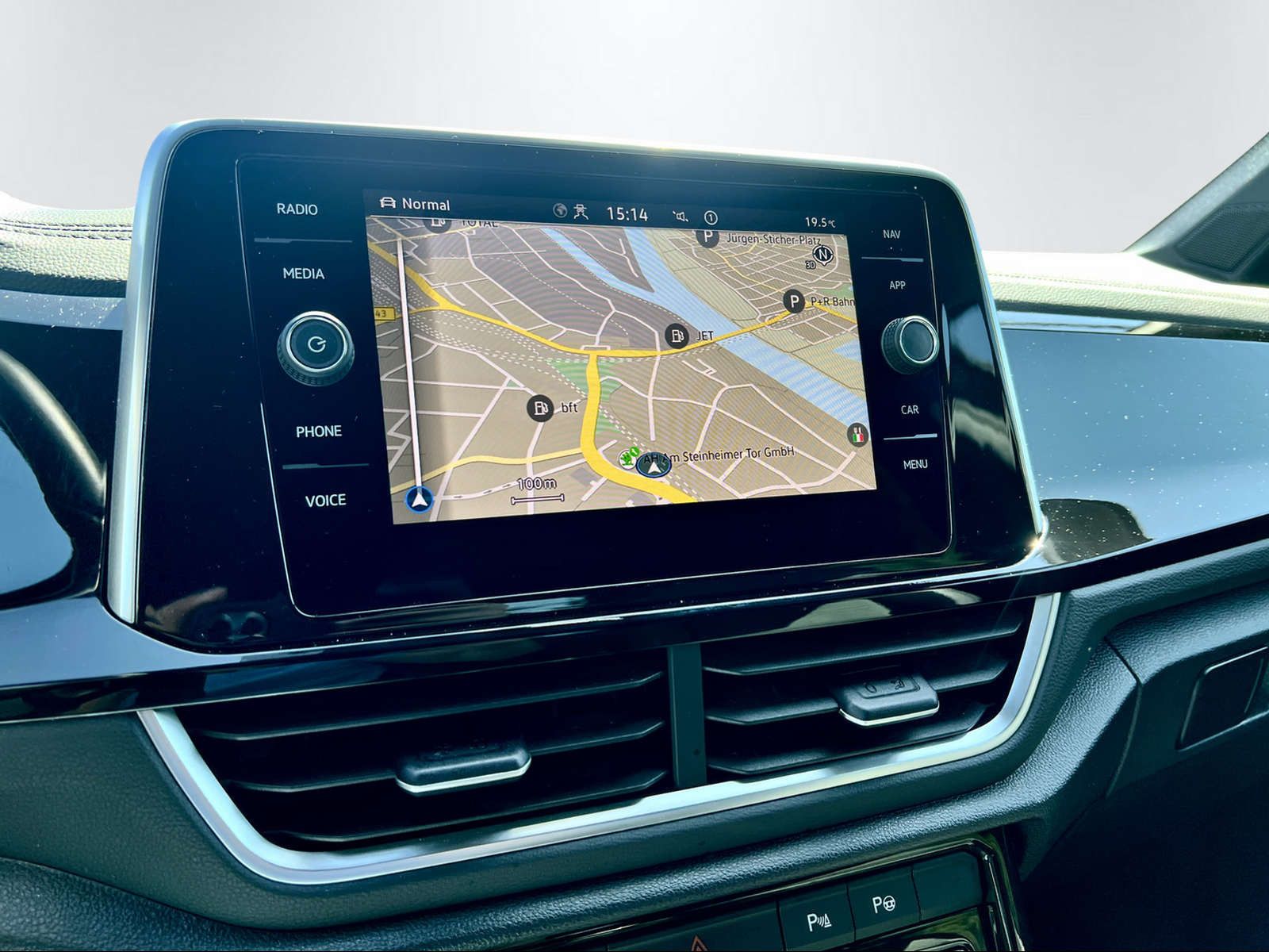 Volkswagen T-Roc R-Line - Samsaru's Car Outlet