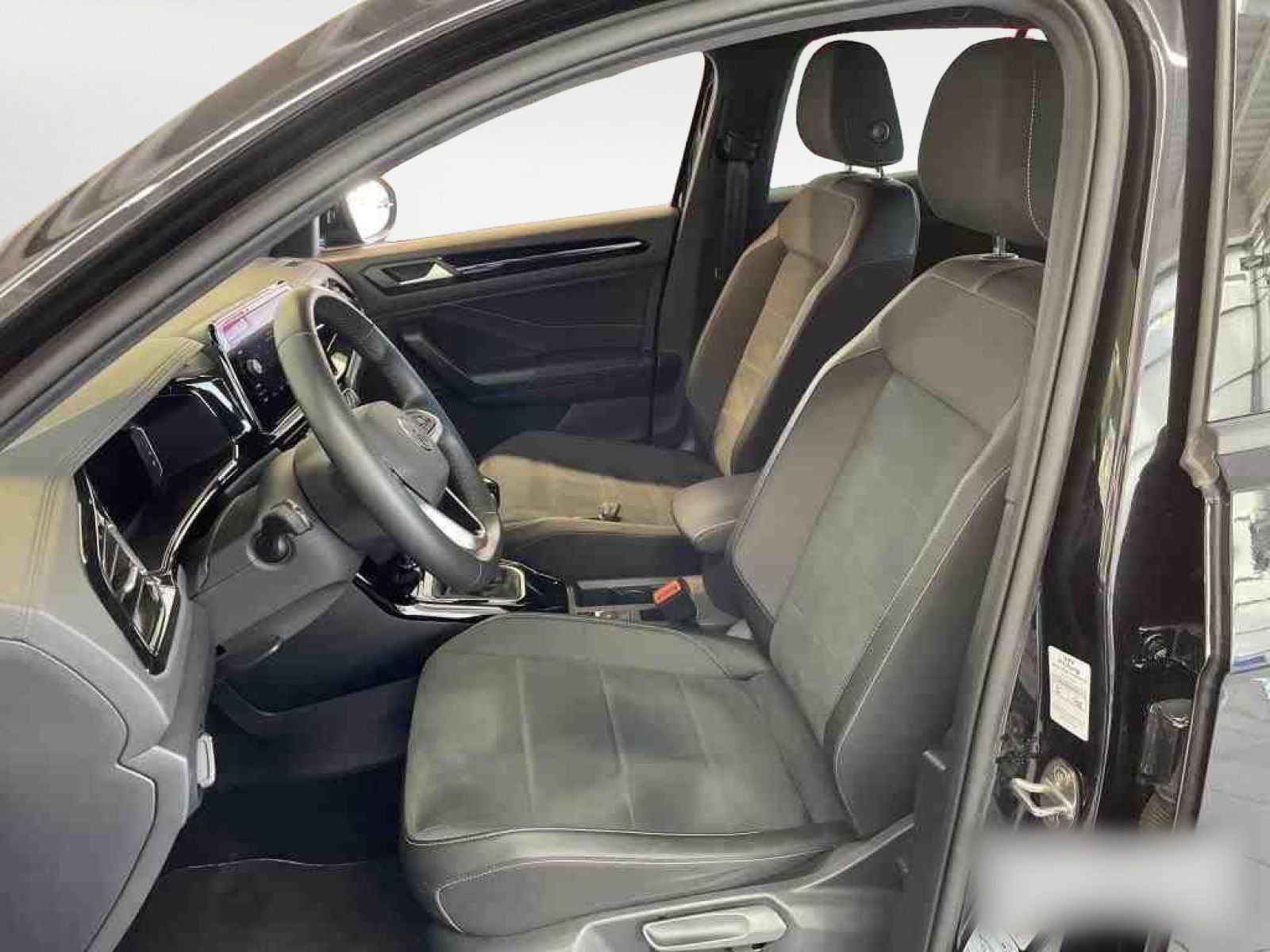 Volkswagen T-Roc 1.0 TSI Style - Samsaru's Car Outlet