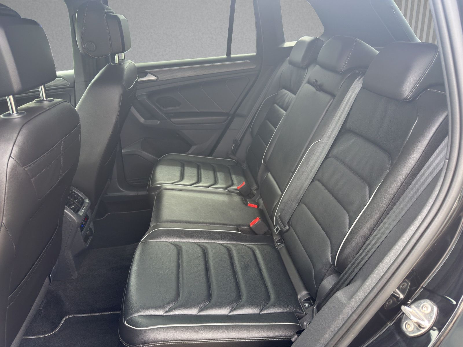 Volkswagen Tiguan eHybrid R-Line Black Style DCC AHK ACC