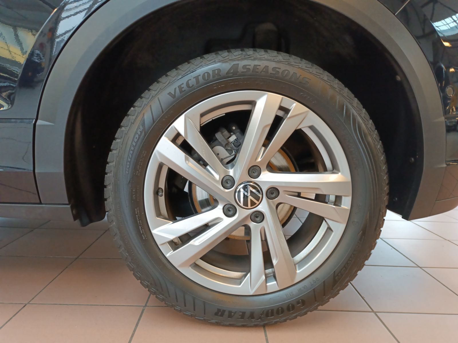 Volkswagen T-Roc 1.5 TSI R-Line - Samsaru's Car Outlet