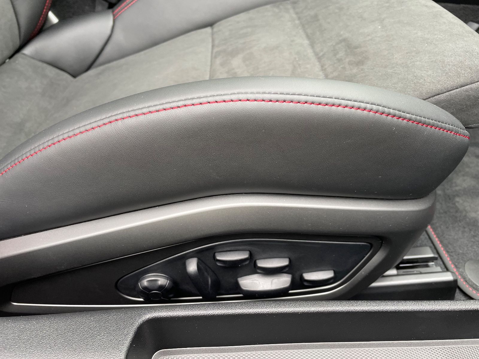 Porsche 911 Carrera GTS - Samsaru's Car Outlet